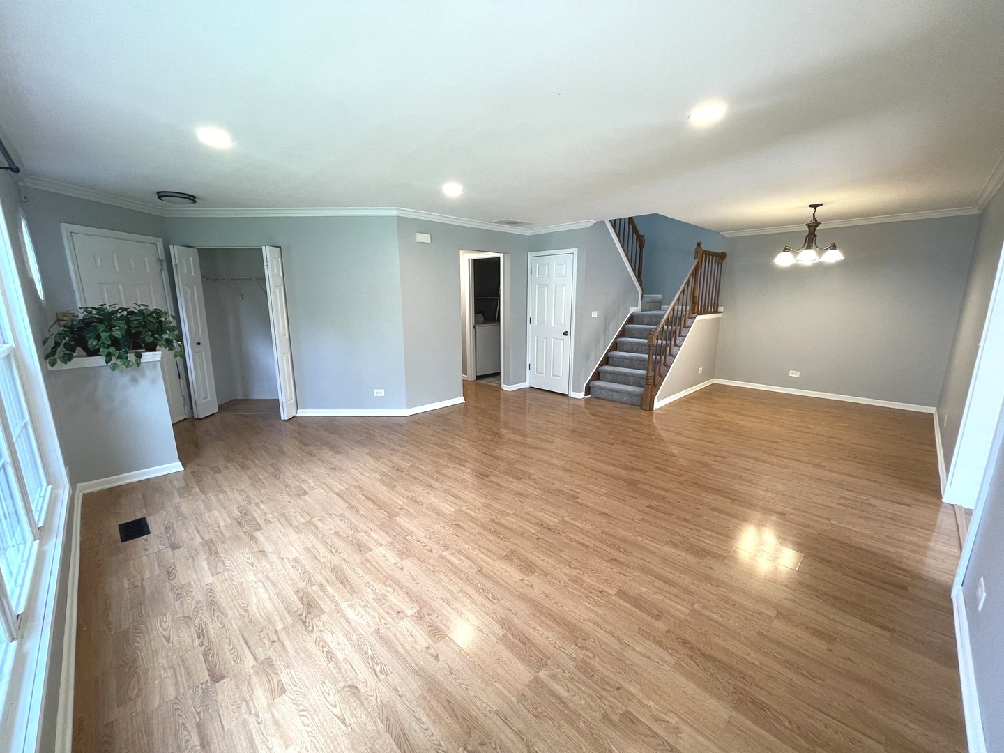 1076 Rockport Drive, Carol Stream, IL 60188