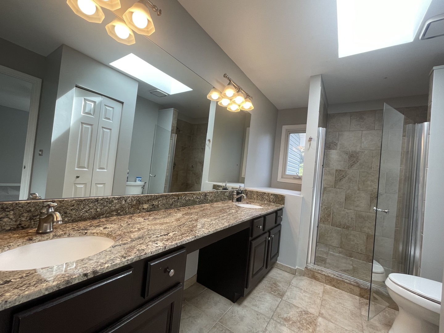 1076 Rockport Drive, Carol Stream, IL 60188