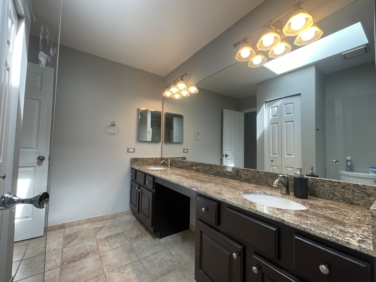 1076 Rockport Drive, Carol Stream, IL 60188