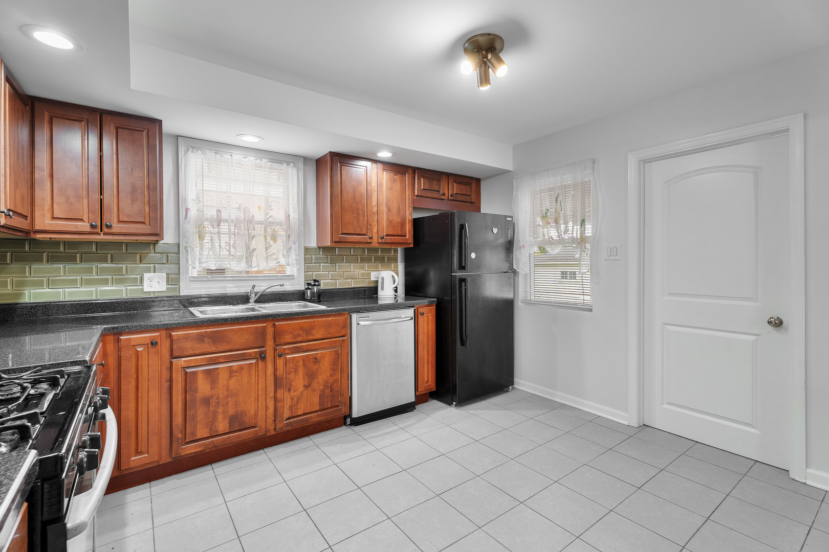 2143 N 76th Avenue, Elmwood Park, IL 60707