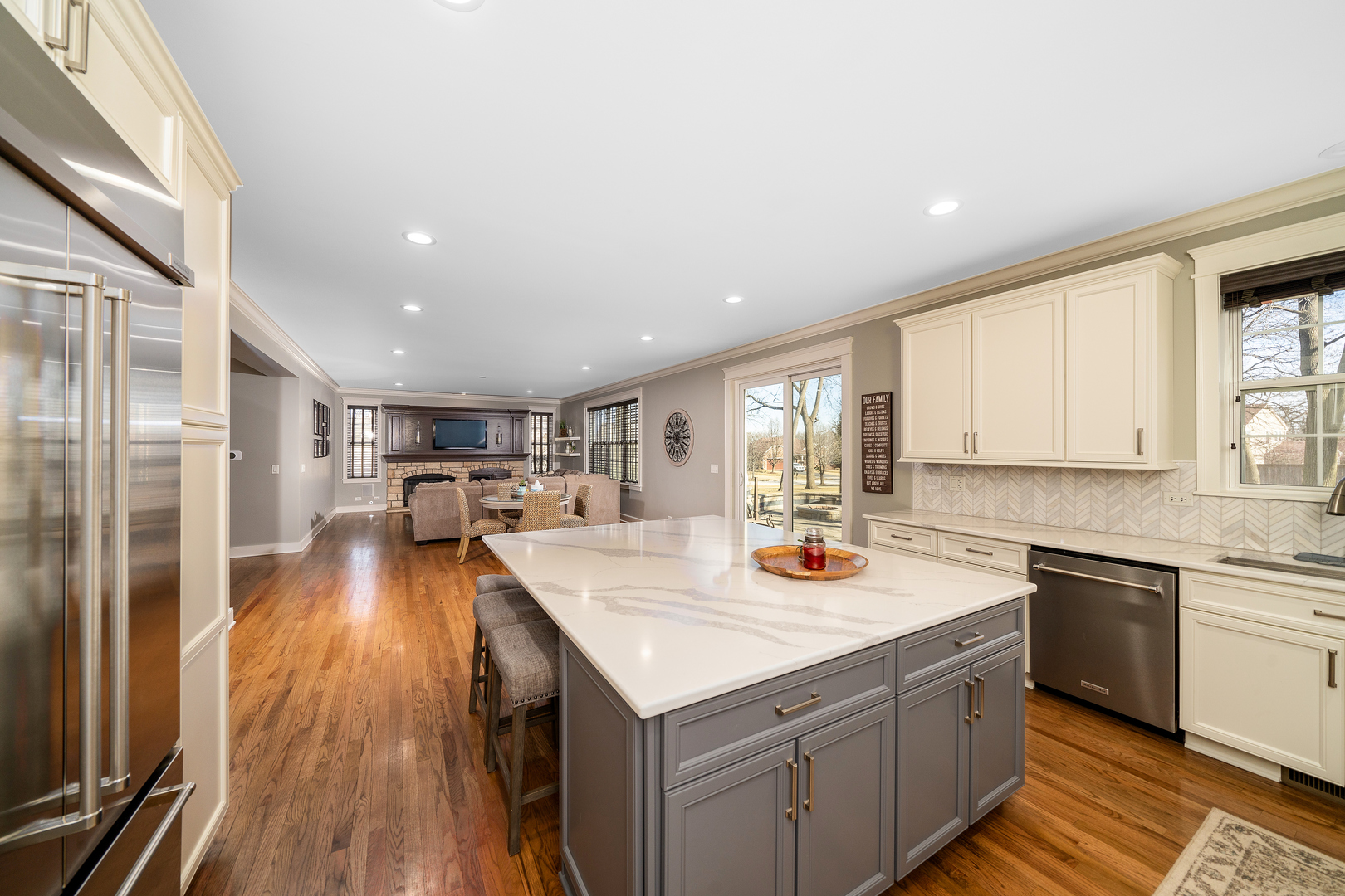 2460 Savanna Drive, Wauconda, IL 60084