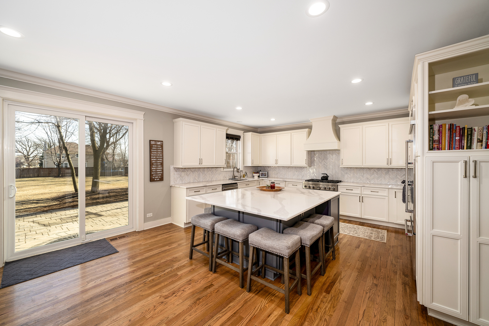 2460 Savanna Drive, Wauconda, IL 60084