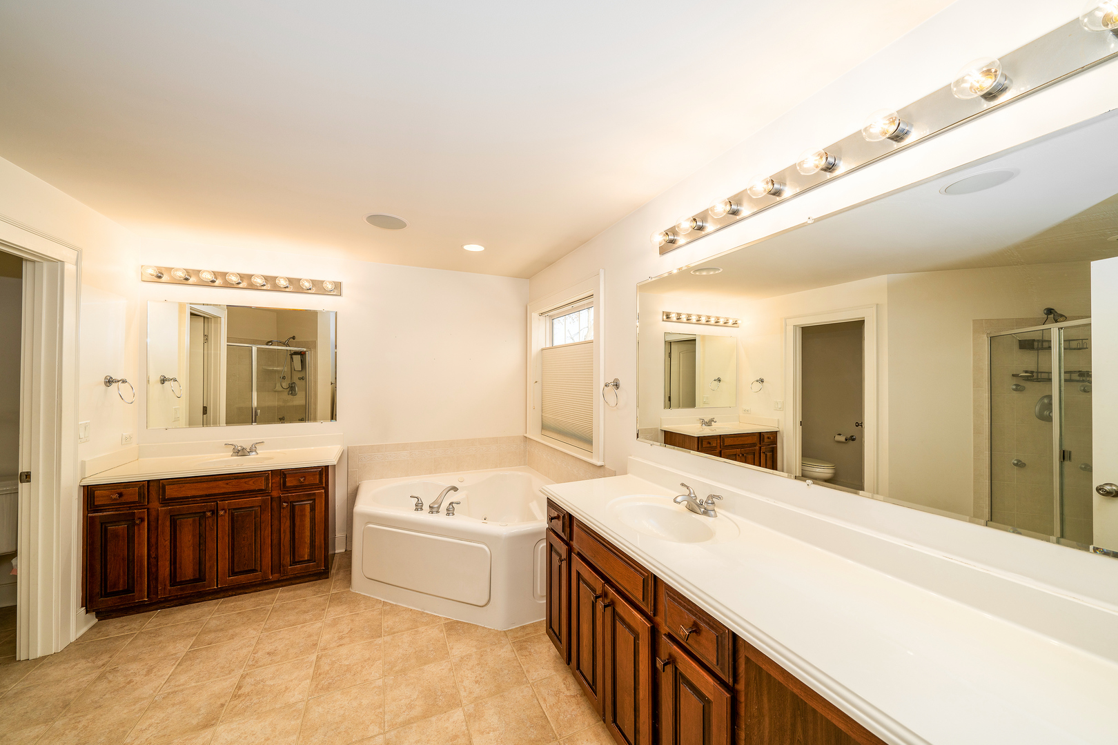 2460 Savanna Drive, Wauconda, IL 60084