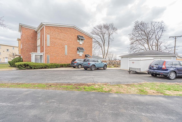 573 Dorothy Drive #2, Des Plaines, IL 60016