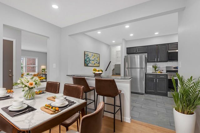 573 Dorothy Drive #2, Des Plaines, IL 60016