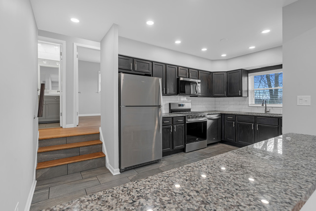 573 Dorothy Drive #2, Des Plaines, IL 60016