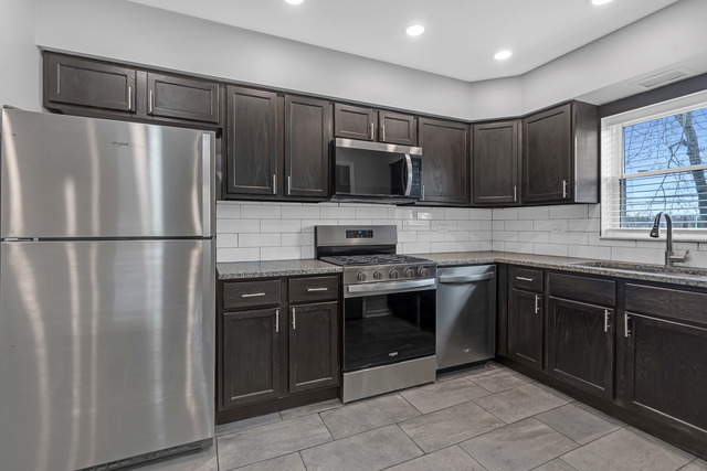 573 Dorothy Drive #2, Des Plaines, IL 60016