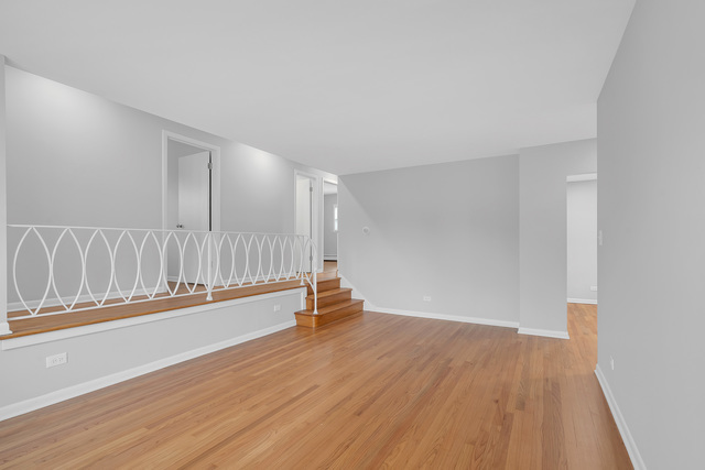 573 Dorothy Drive #2, Des Plaines, IL 60016