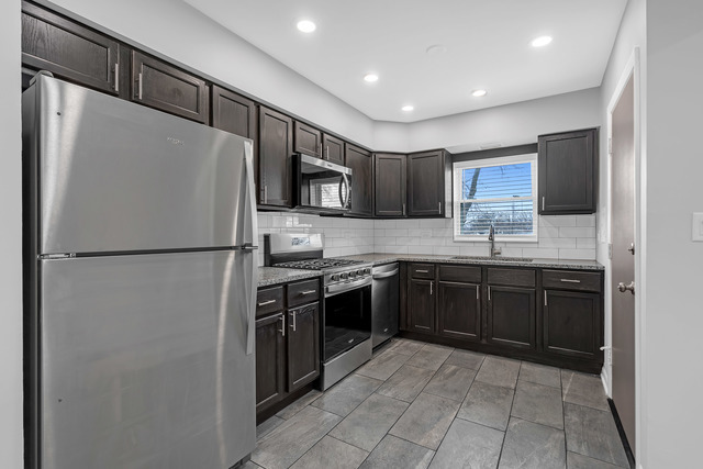 573 Dorothy Drive #2, Des Plaines, IL 60016
