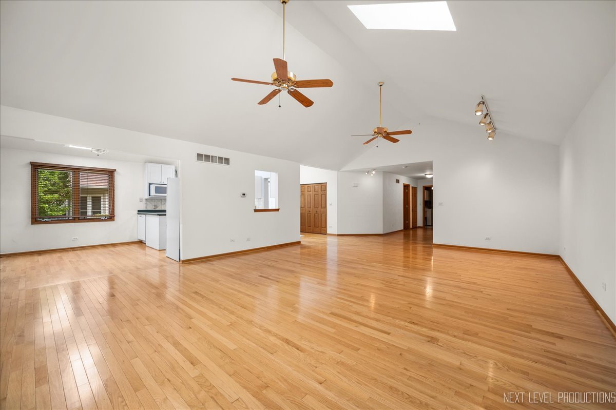 805 Thornwood Drive, St. Charles, IL 60174
