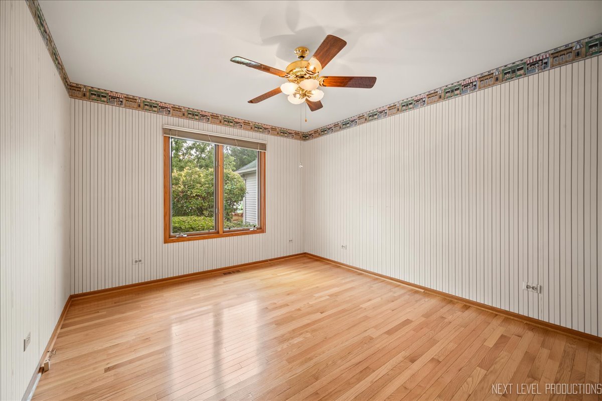 805 Thornwood Drive, St. Charles, IL 60174