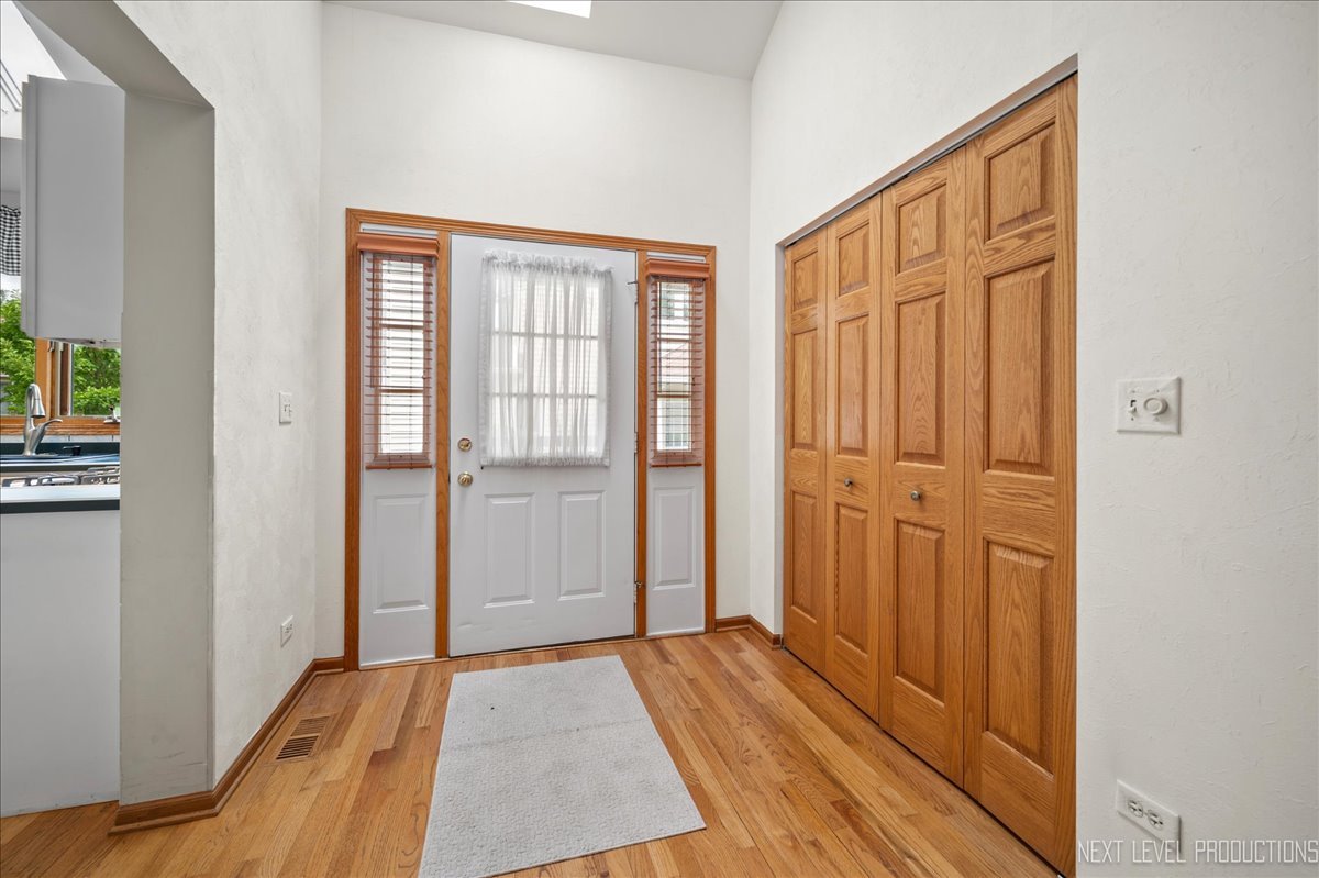 805 Thornwood Drive, St. Charles, IL 60174