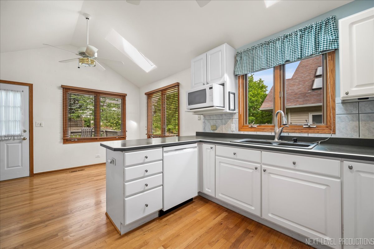 805 Thornwood Drive, St. Charles, IL 60174