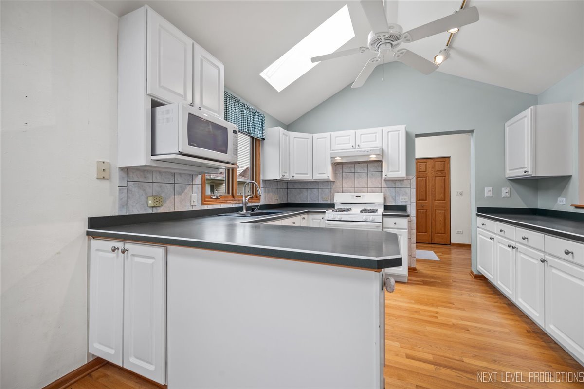805 Thornwood Drive, St. Charles, IL 60174