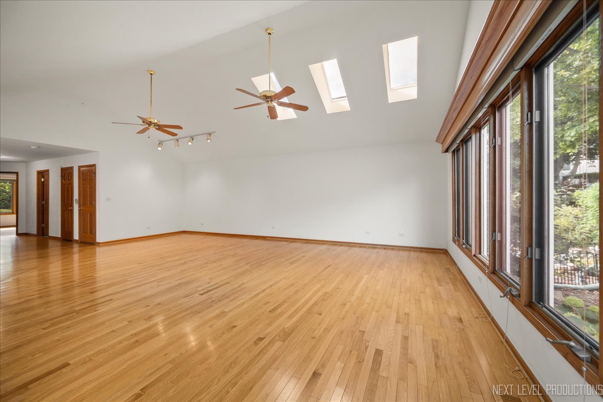 805 Thornwood Drive, St. Charles, IL 60174