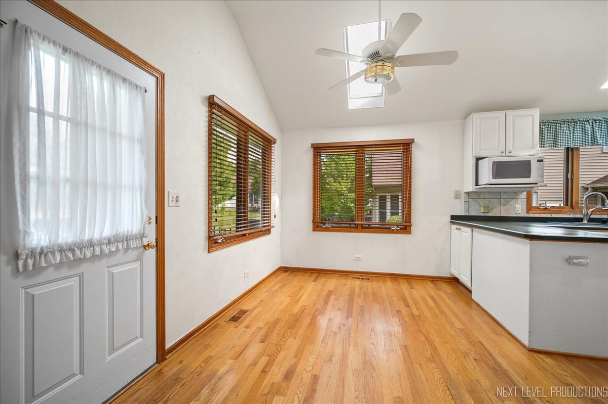 805 Thornwood Drive, St. Charles, IL 60174