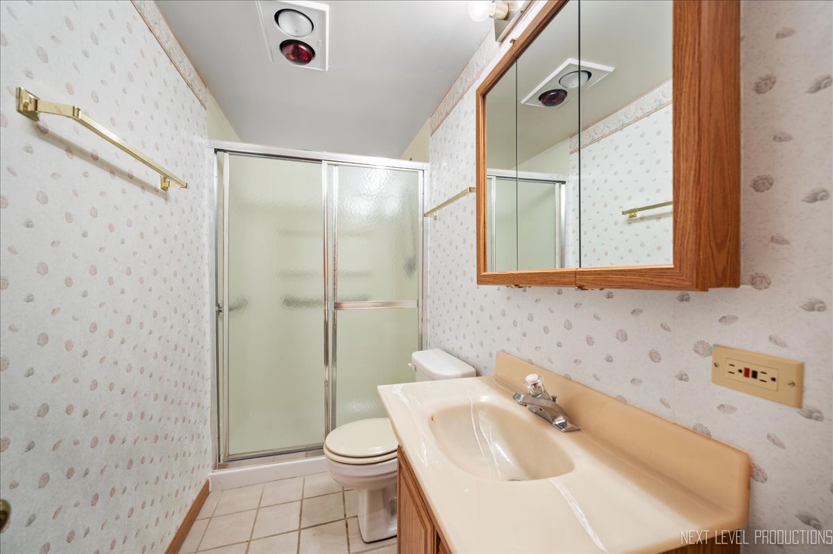 805 Thornwood Drive, St. Charles, IL 60174