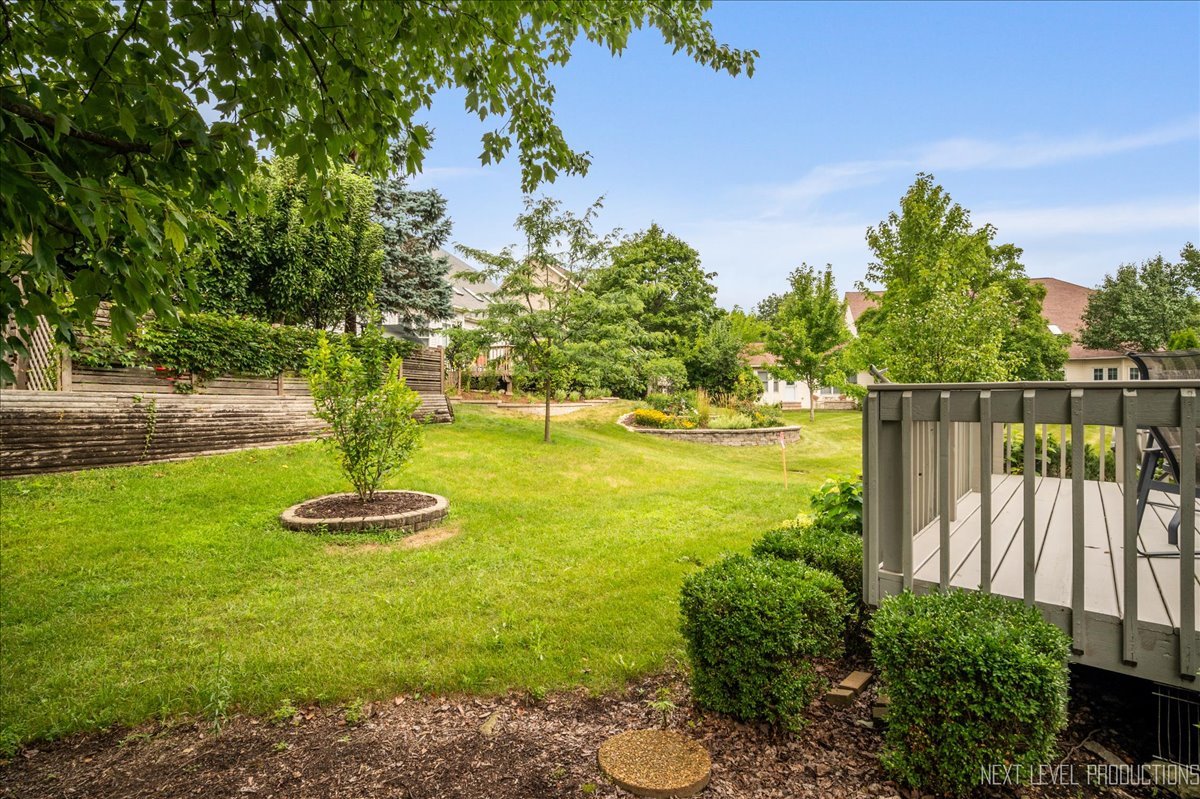 805 Thornwood Drive, St. Charles, IL 60174