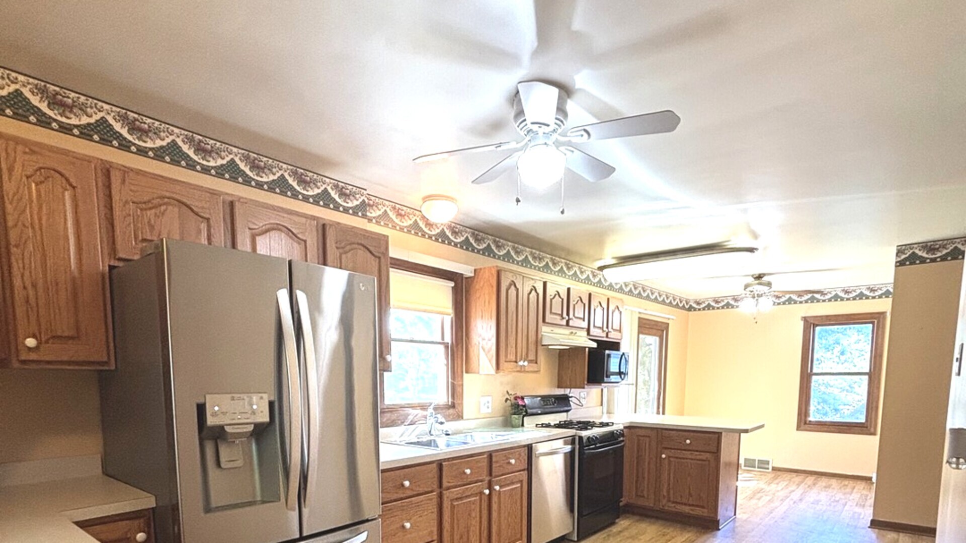 6294 Woodward Avenue, Downers Grove, IL 60516