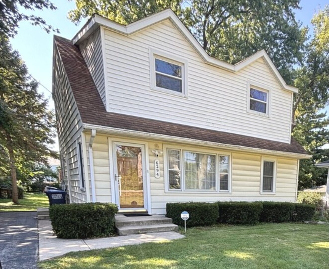 6294 Woodward Avenue, Downers Grove, IL 60516