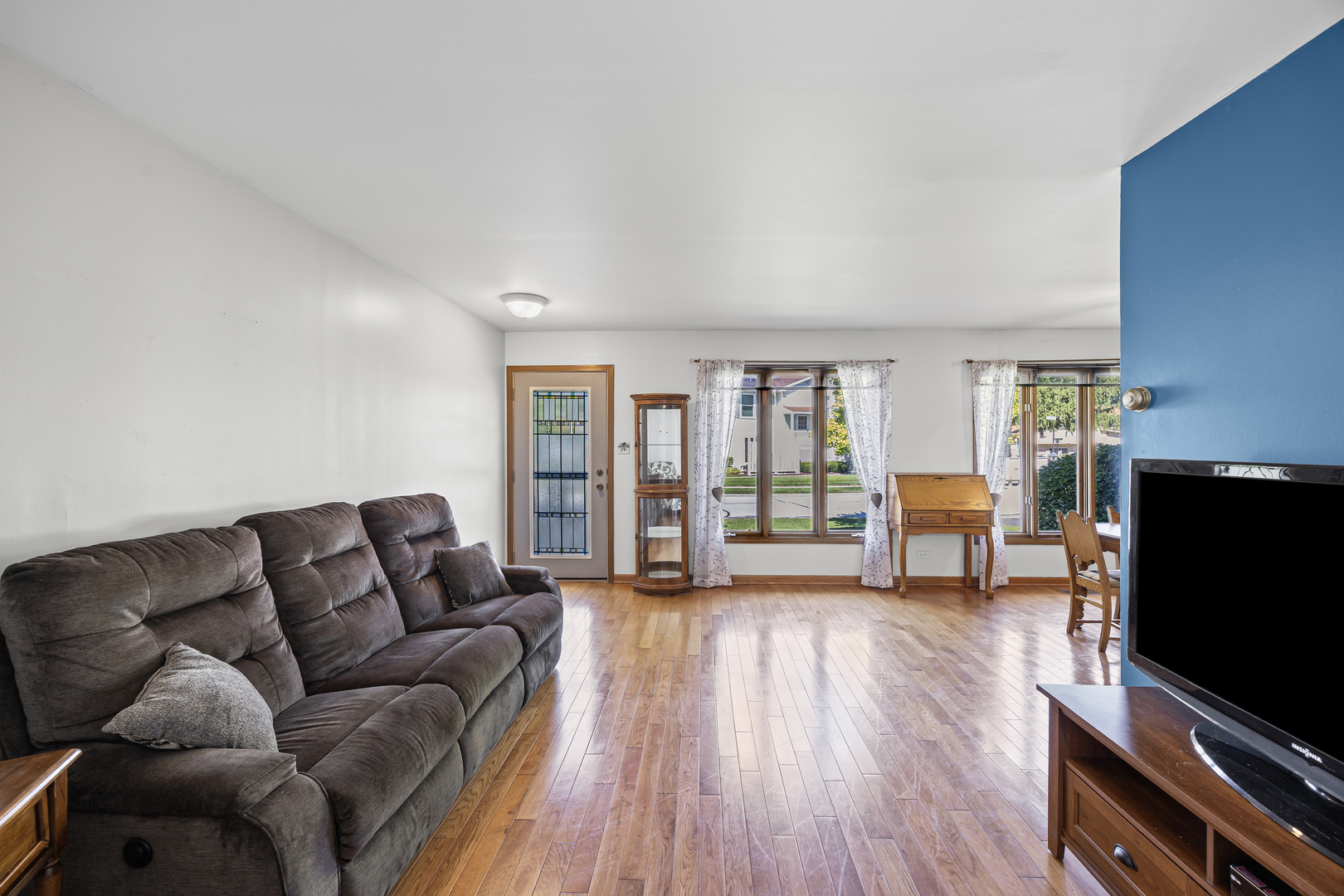 15311 Creekside Drive, Oak Forest, IL 60452