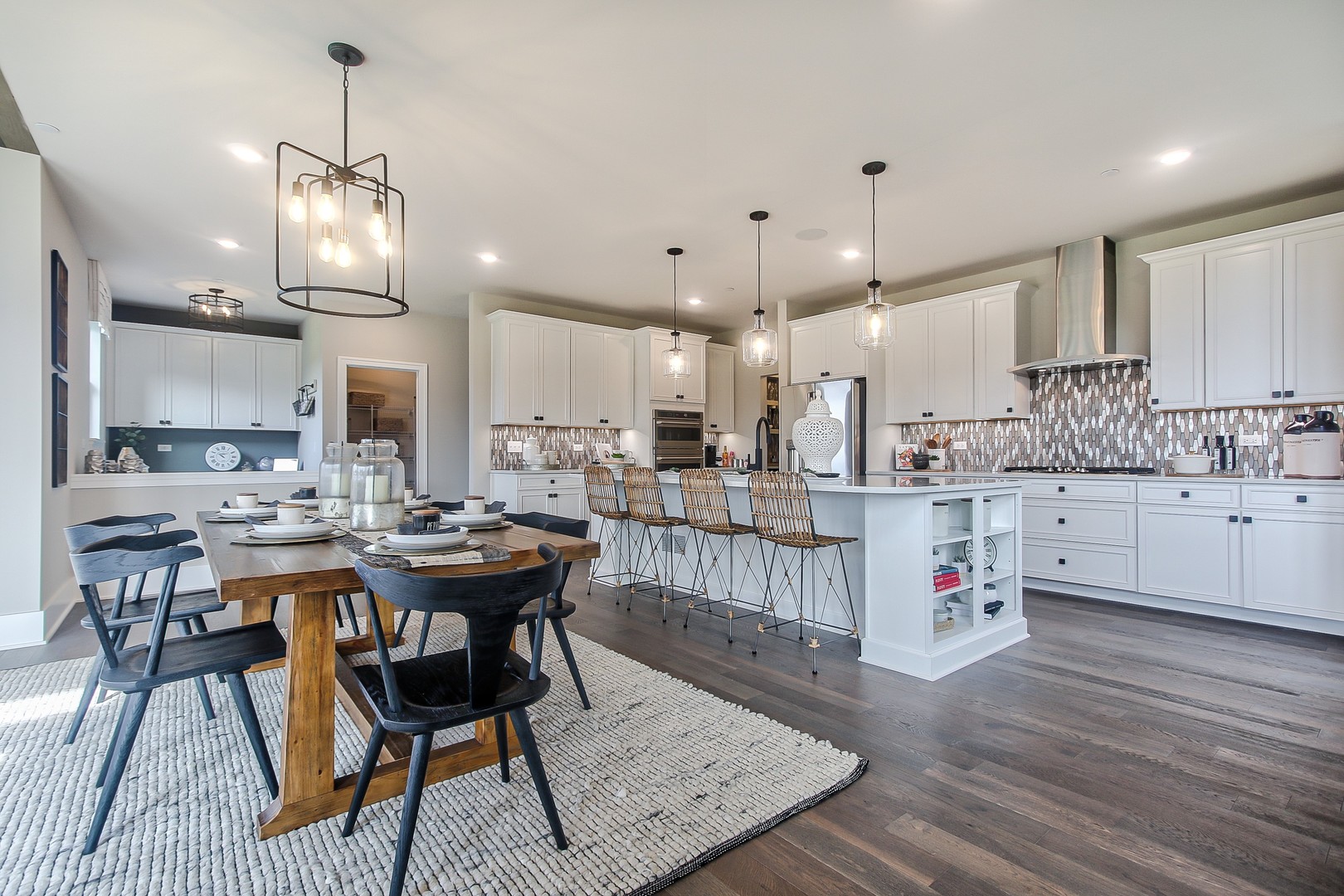 2 Hawthorn Ridge Drive, Hawthorn Woods, IL 60047