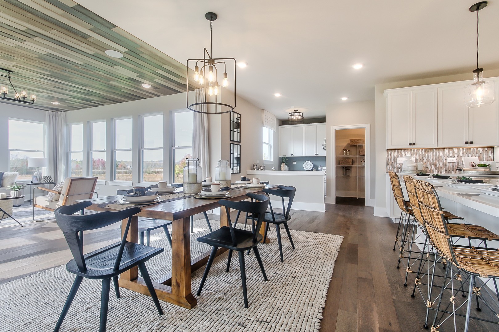 2 Hawthorn Ridge Drive, Hawthorn Woods, IL 60047