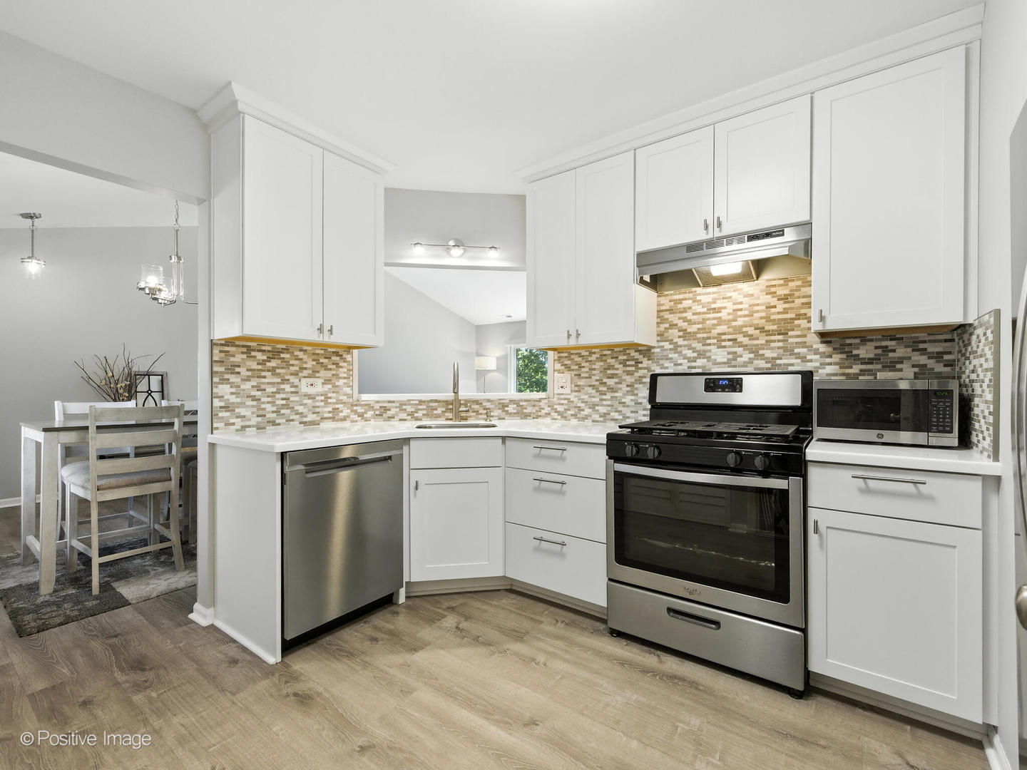 383 Sandhurst Circle #4, Glen Ellyn, IL 60137