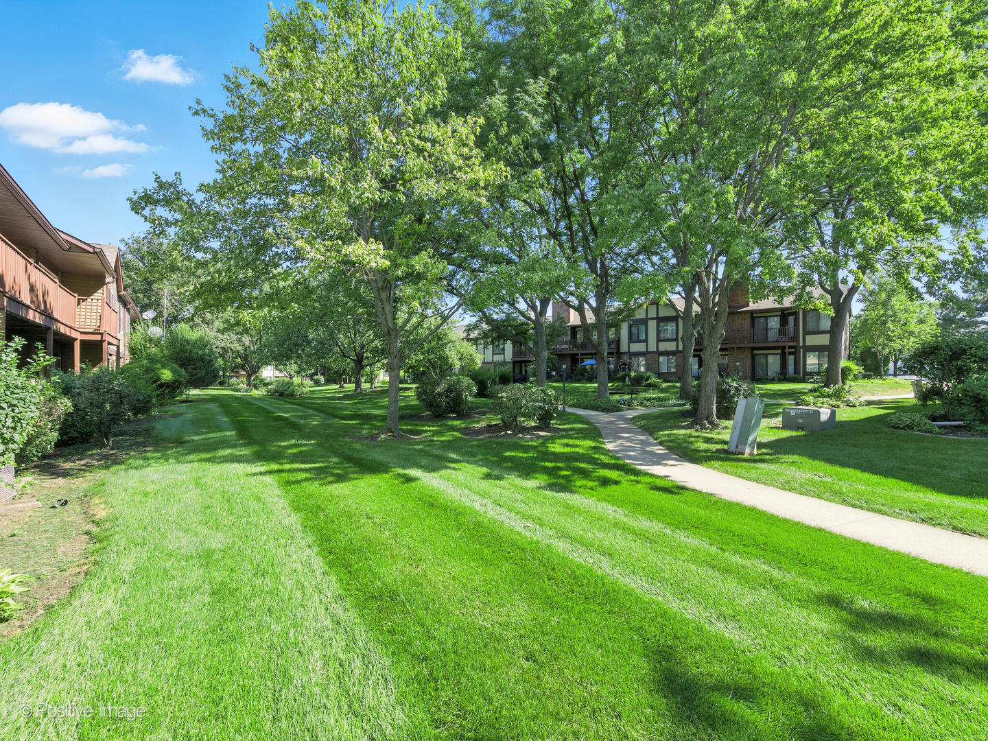 383 Sandhurst Circle #4, Glen Ellyn, IL 60137