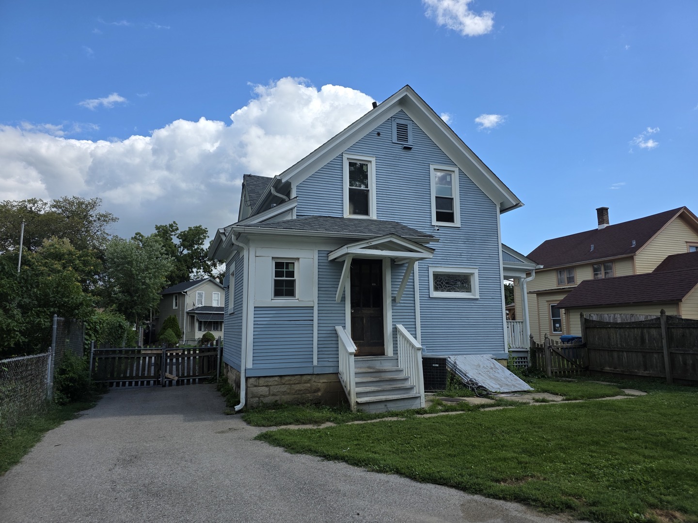 117 5th Street, Aurora, IL 60505