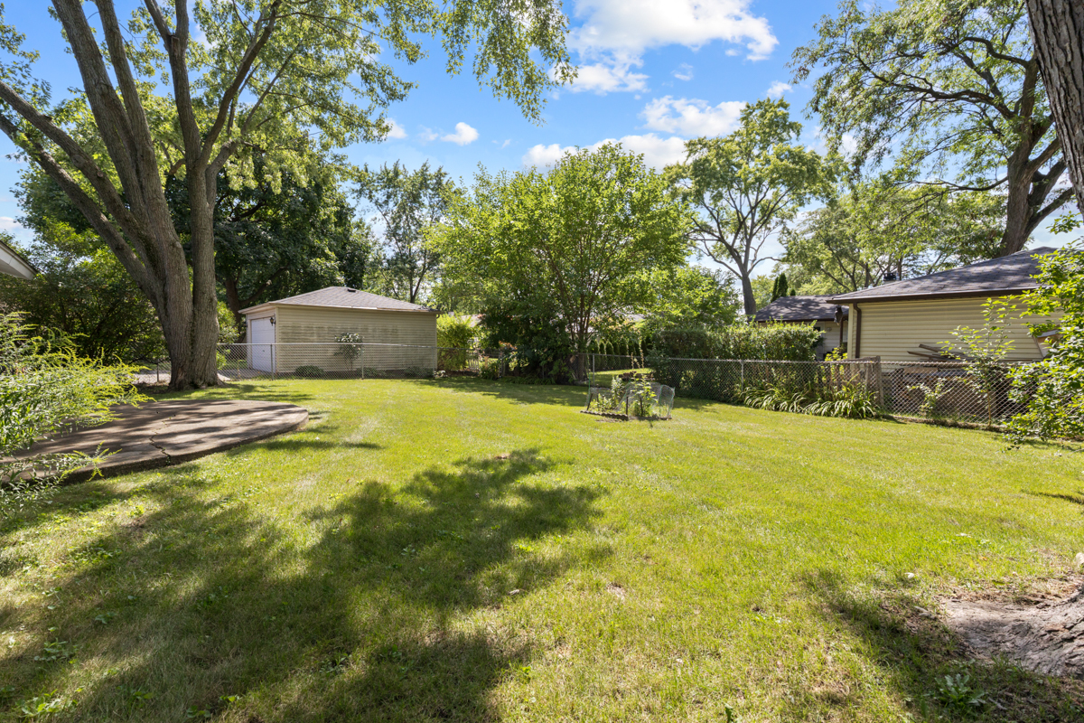 550 Ridge Avenue, Elk Grove Village, IL 60007