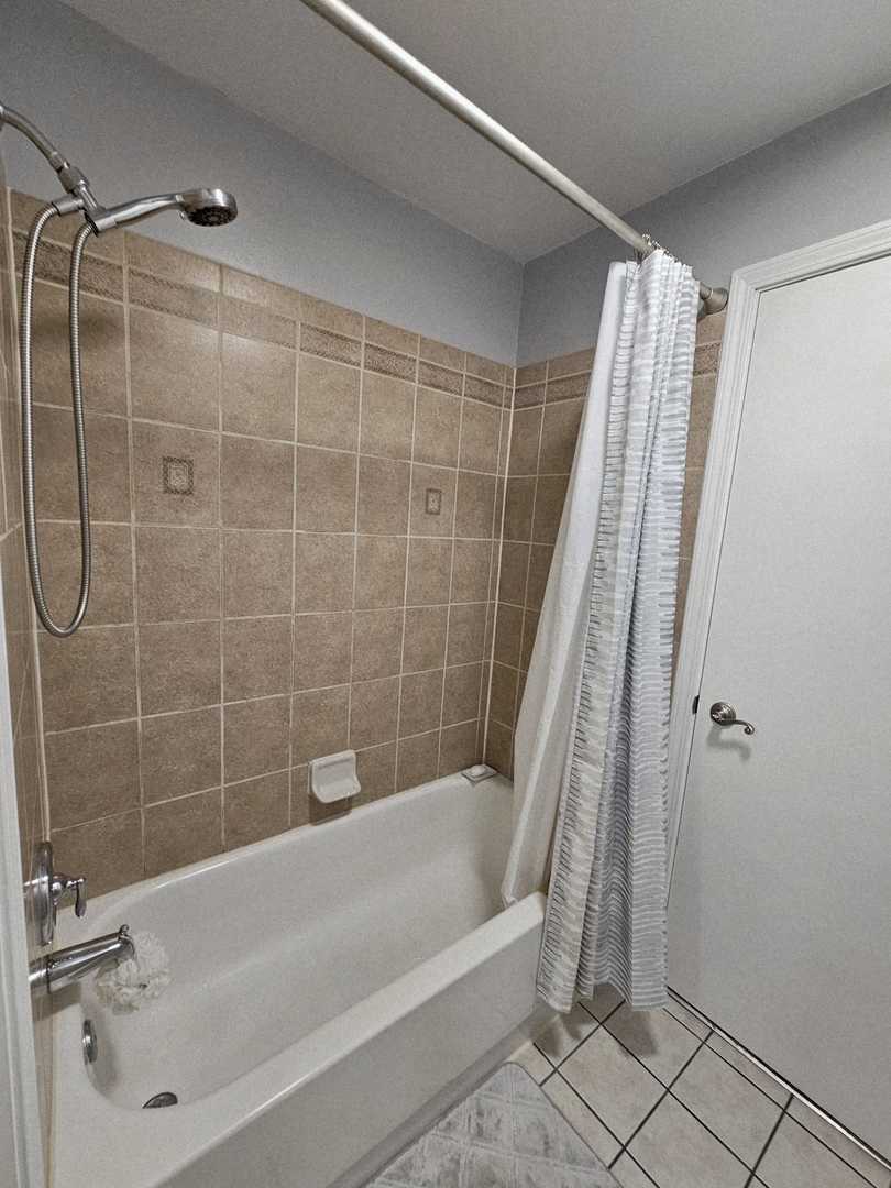 748 Sterling Court #A1, Bartlett, IL 60103