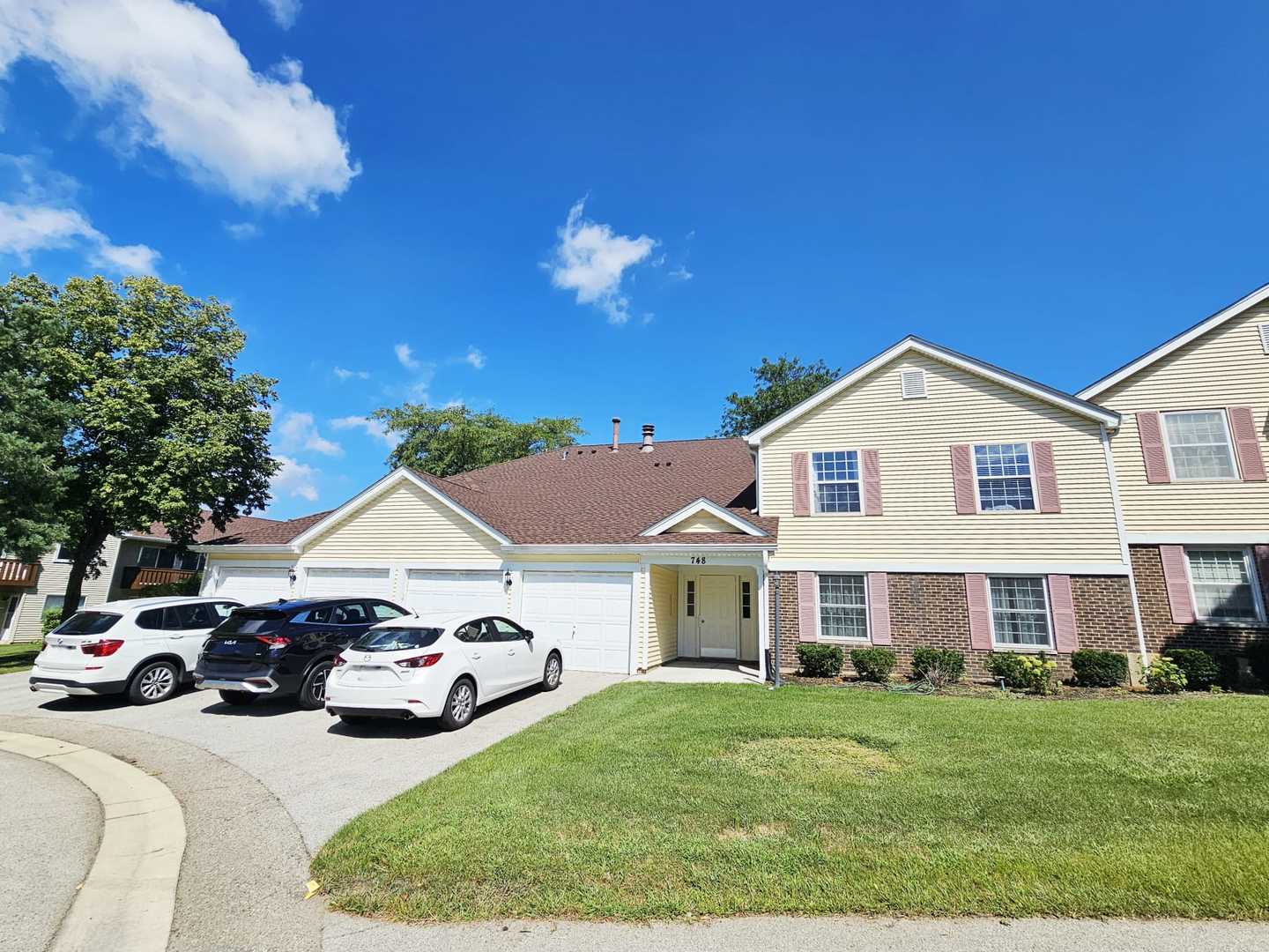 748 Sterling Court #A1, Bartlett, IL 60103