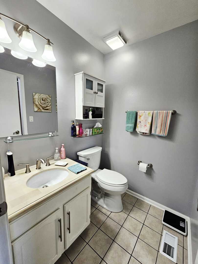 748 Sterling Court #A1, Bartlett, IL 60103