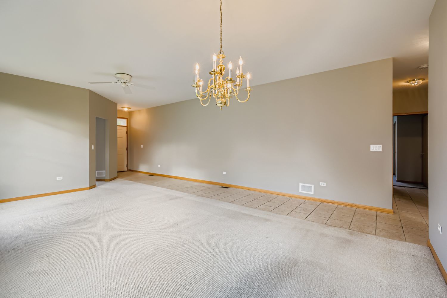 21208 Montclare Lake Drive, Crest Hill, IL 60403