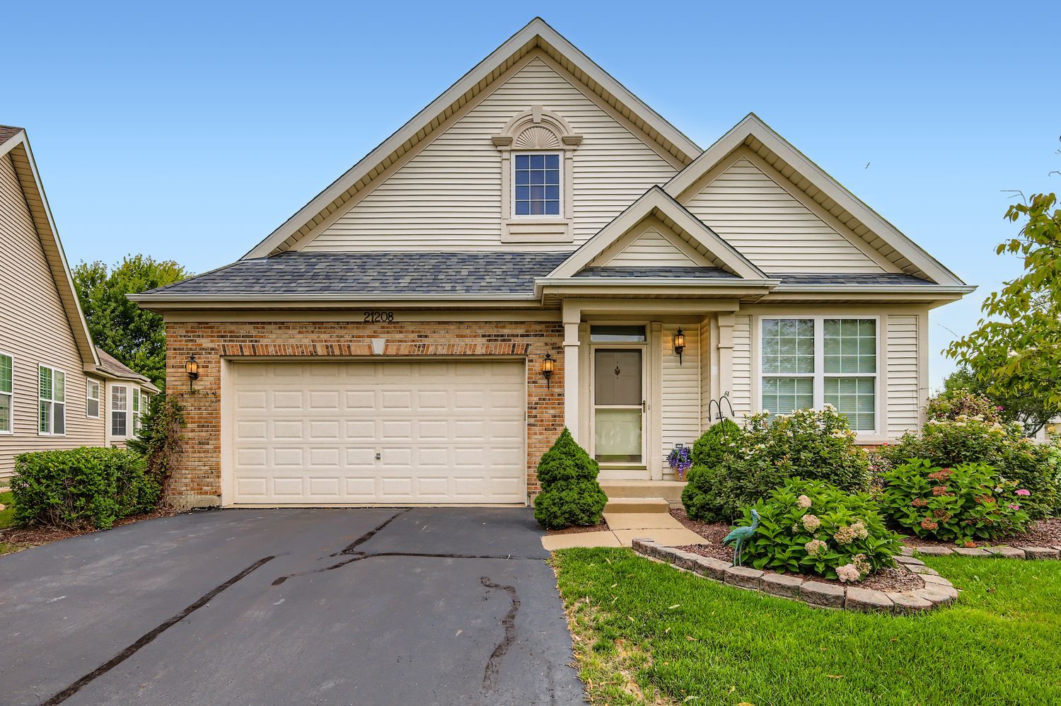 21208 Montclare Lake Drive, Crest Hill, IL 60403
