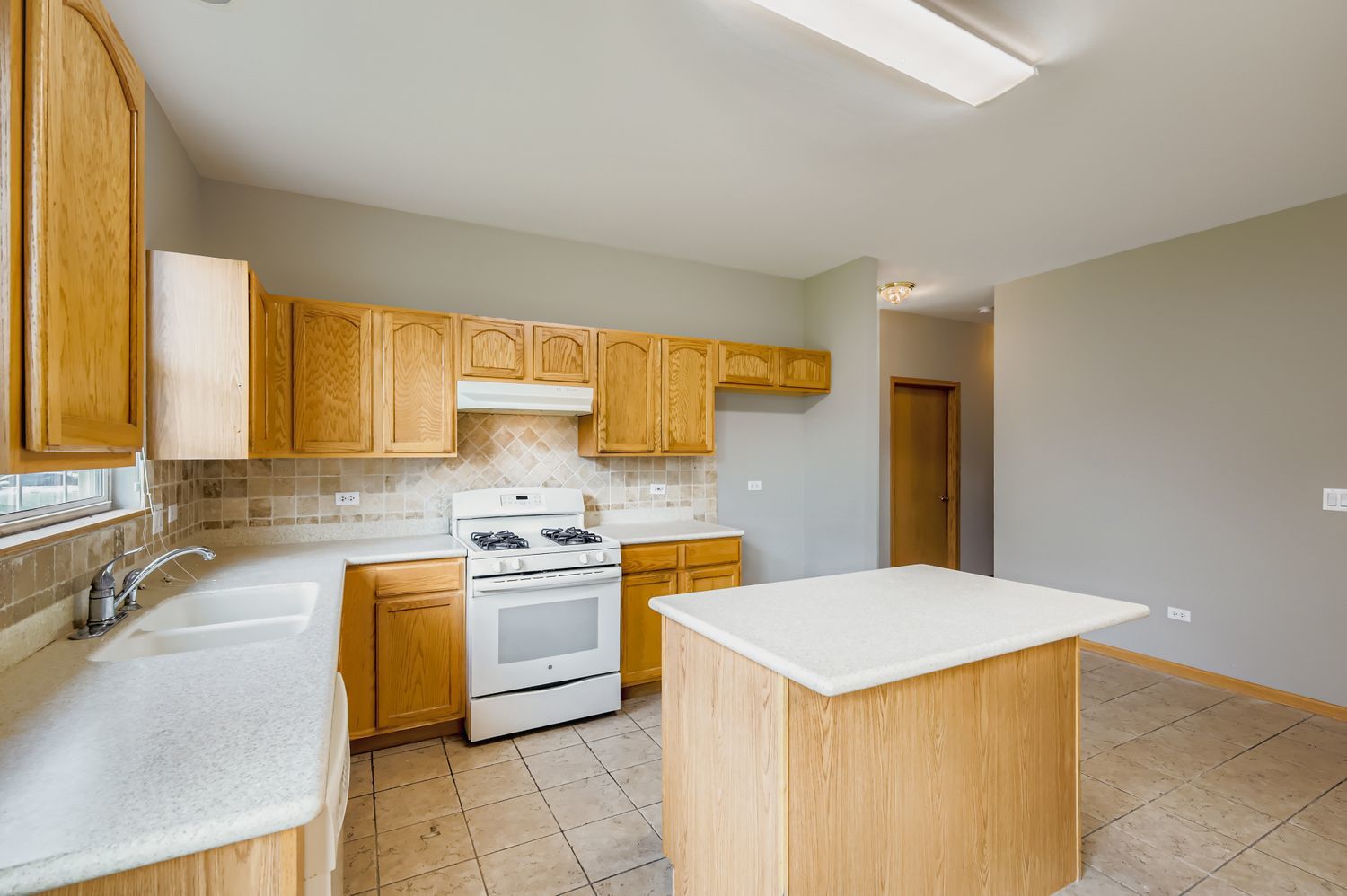 21208 Montclare Lake Drive, Crest Hill, IL 60403