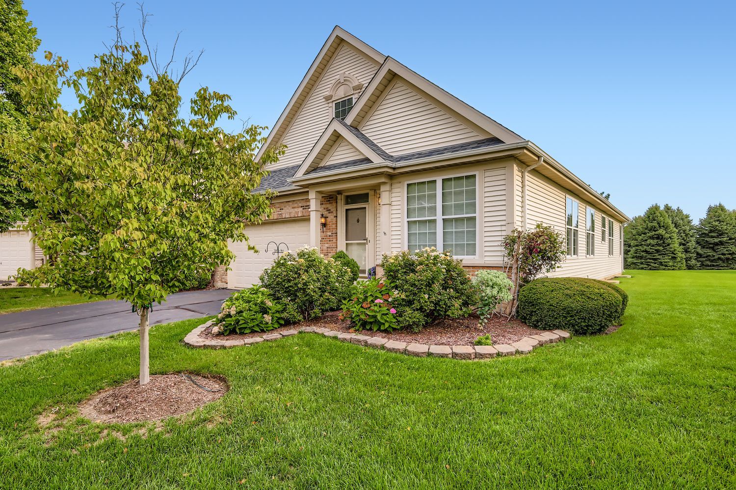 21208 Montclare Lake Drive, Crest Hill, IL 60403