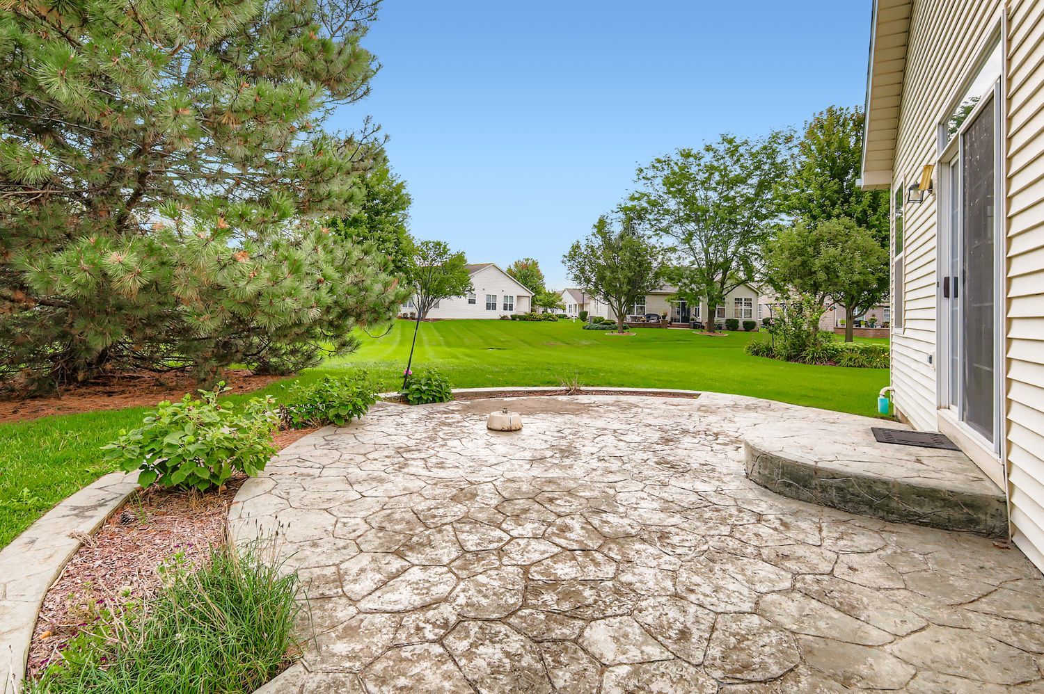 21208 Montclare Lake Drive, Crest Hill, IL 60403