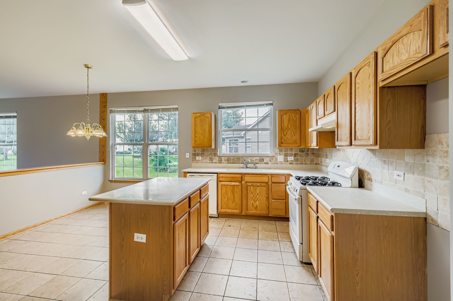 21208 Montclare Lake Drive, Crest Hill, IL 60403