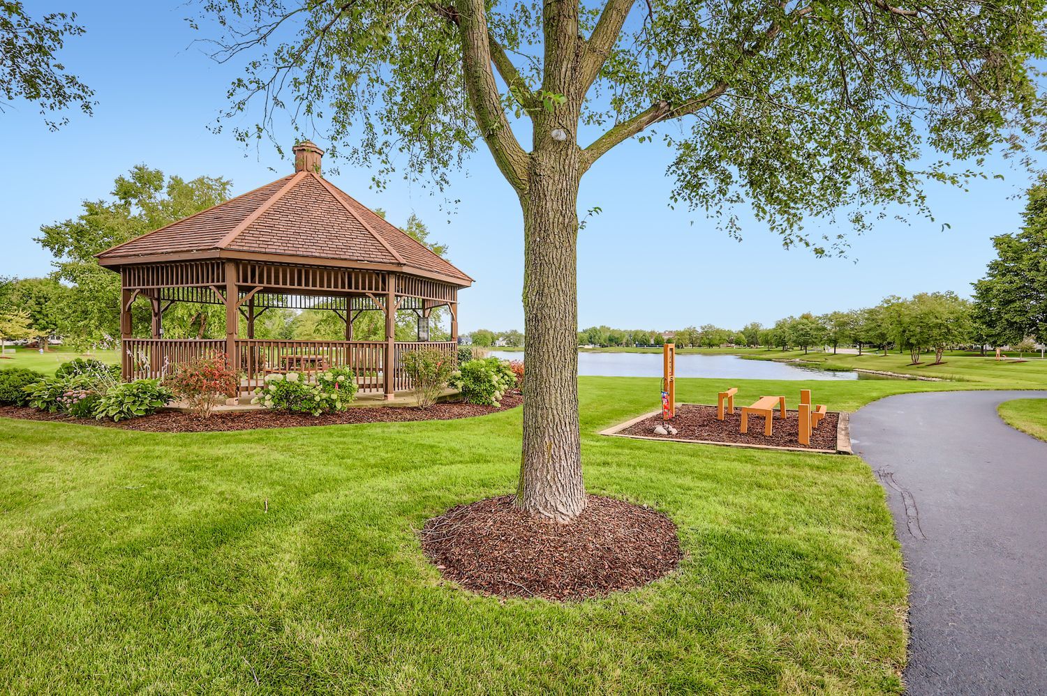 21208 Montclare Lake Drive, Crest Hill, IL 60403