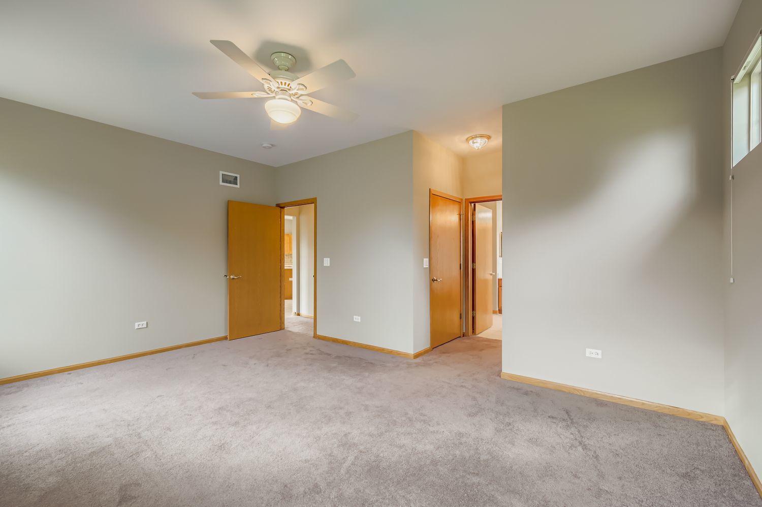 21208 Montclare Lake Drive, Crest Hill, IL 60403