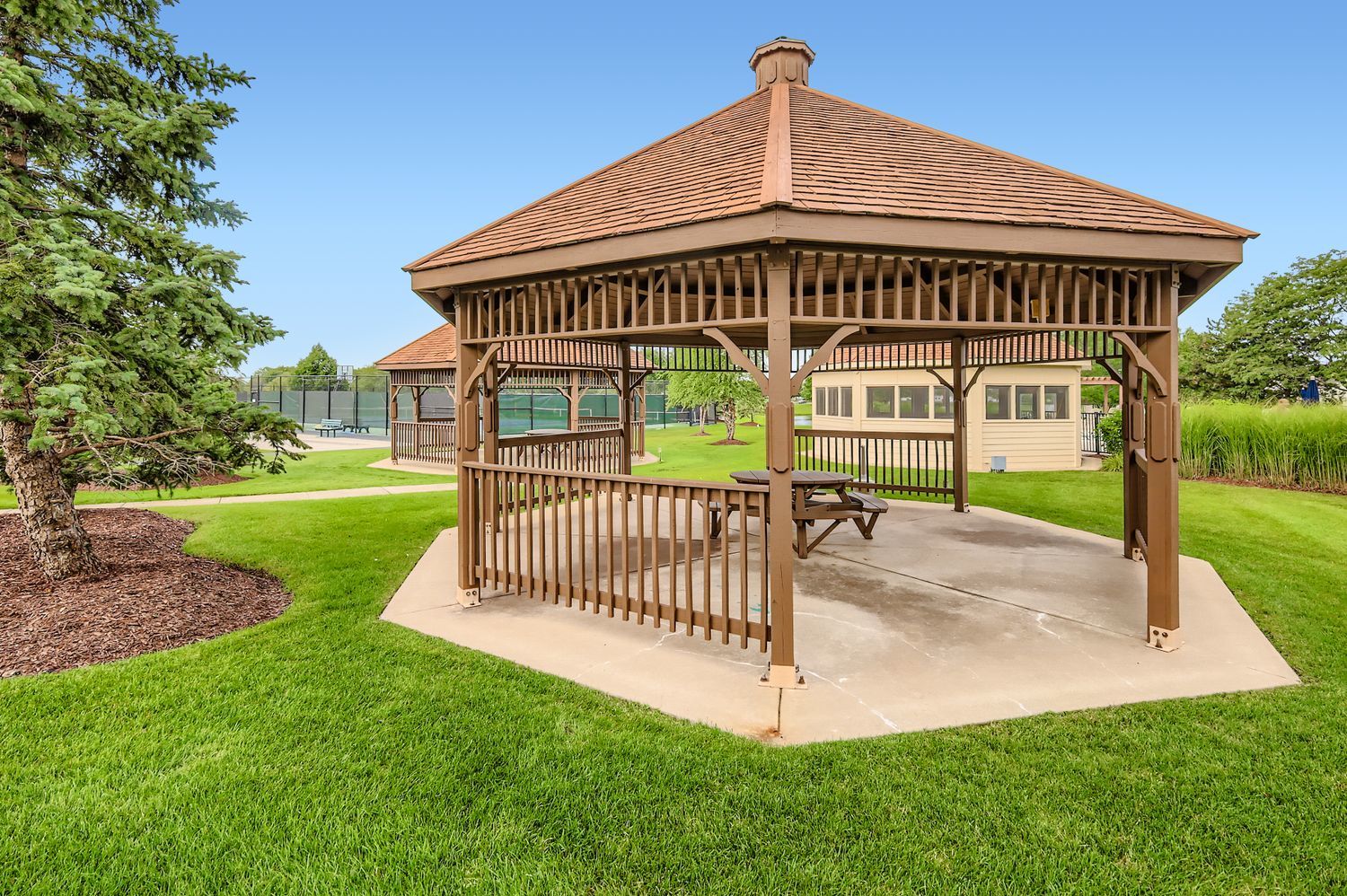 21208 Montclare Lake Drive, Crest Hill, IL 60403