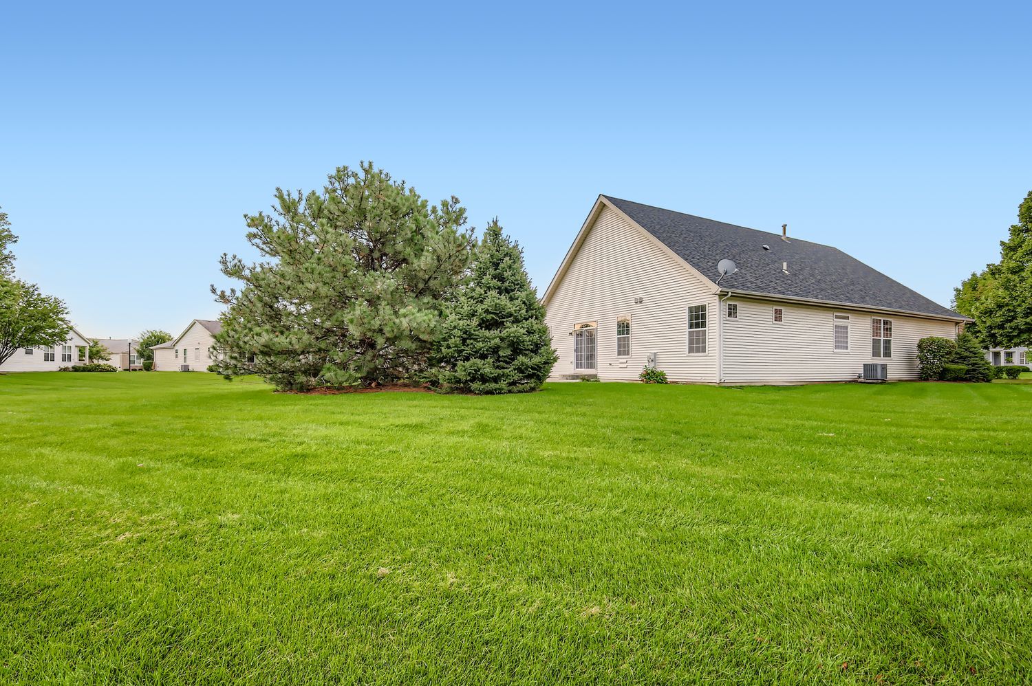 21208 Montclare Lake Drive, Crest Hill, IL 60403