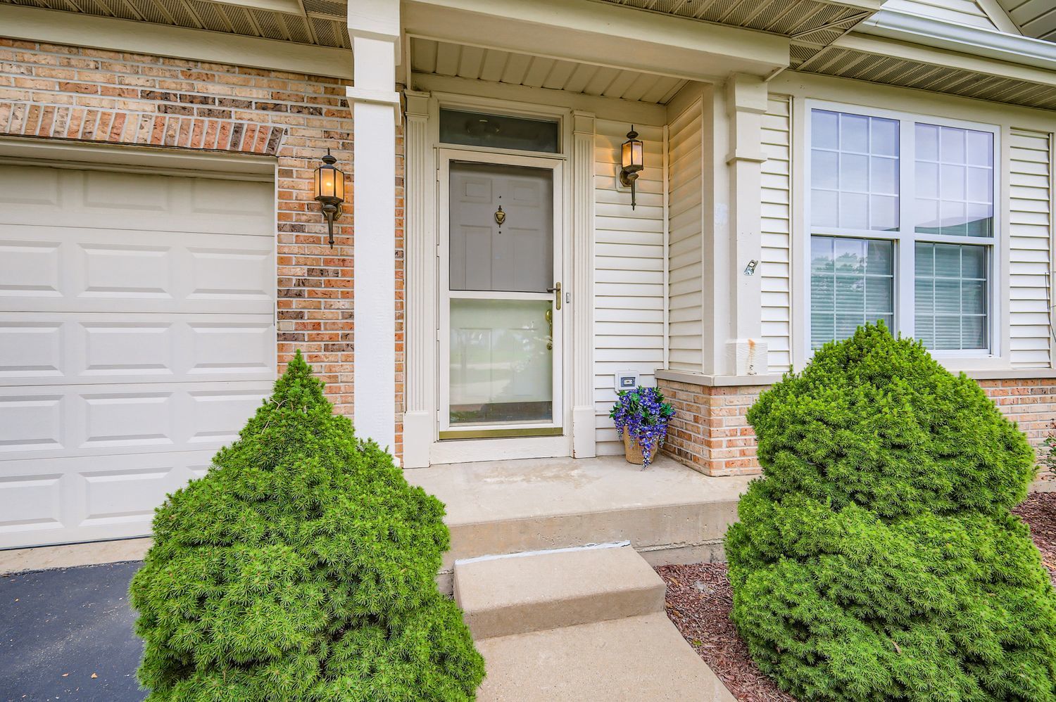 21208 Montclare Lake Drive, Crest Hill, IL 60403