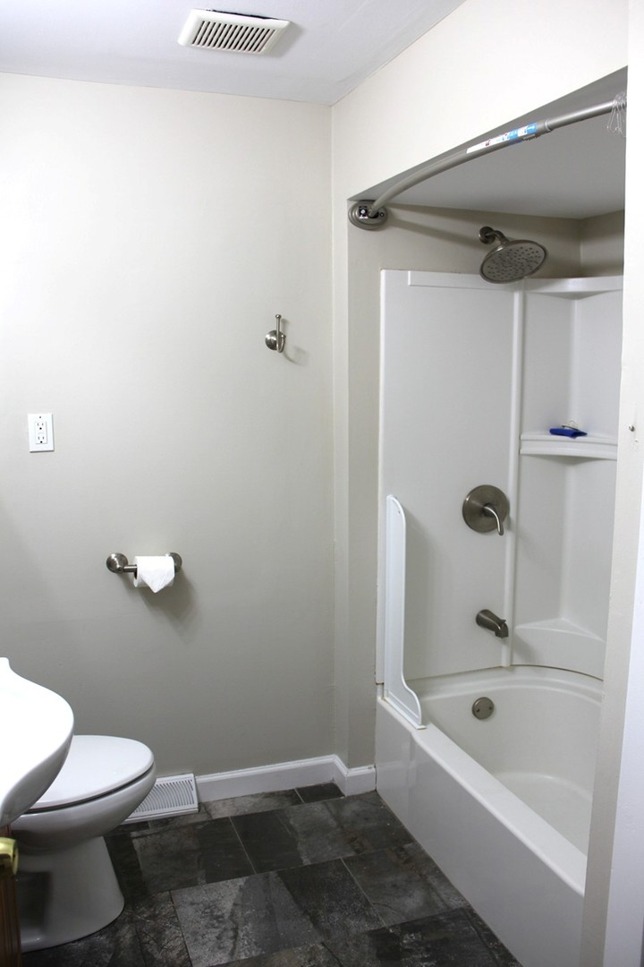 121 68th Street, Darien, IL 60561