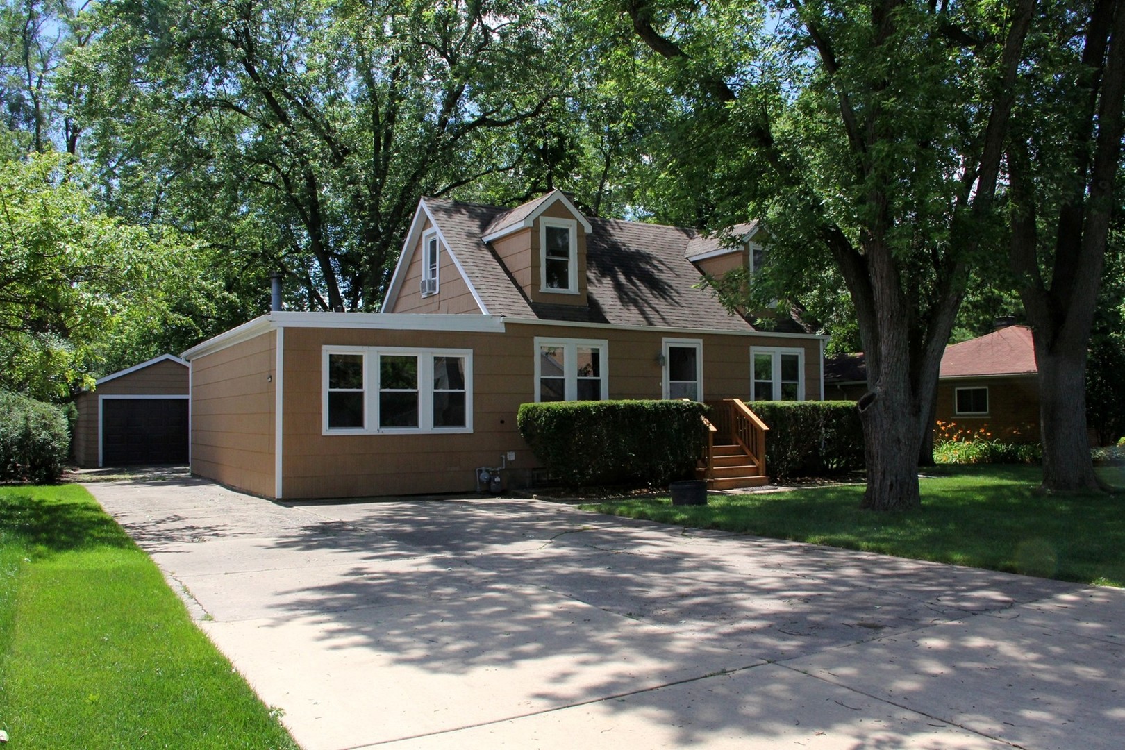 121 68th Street, Darien, IL 60561