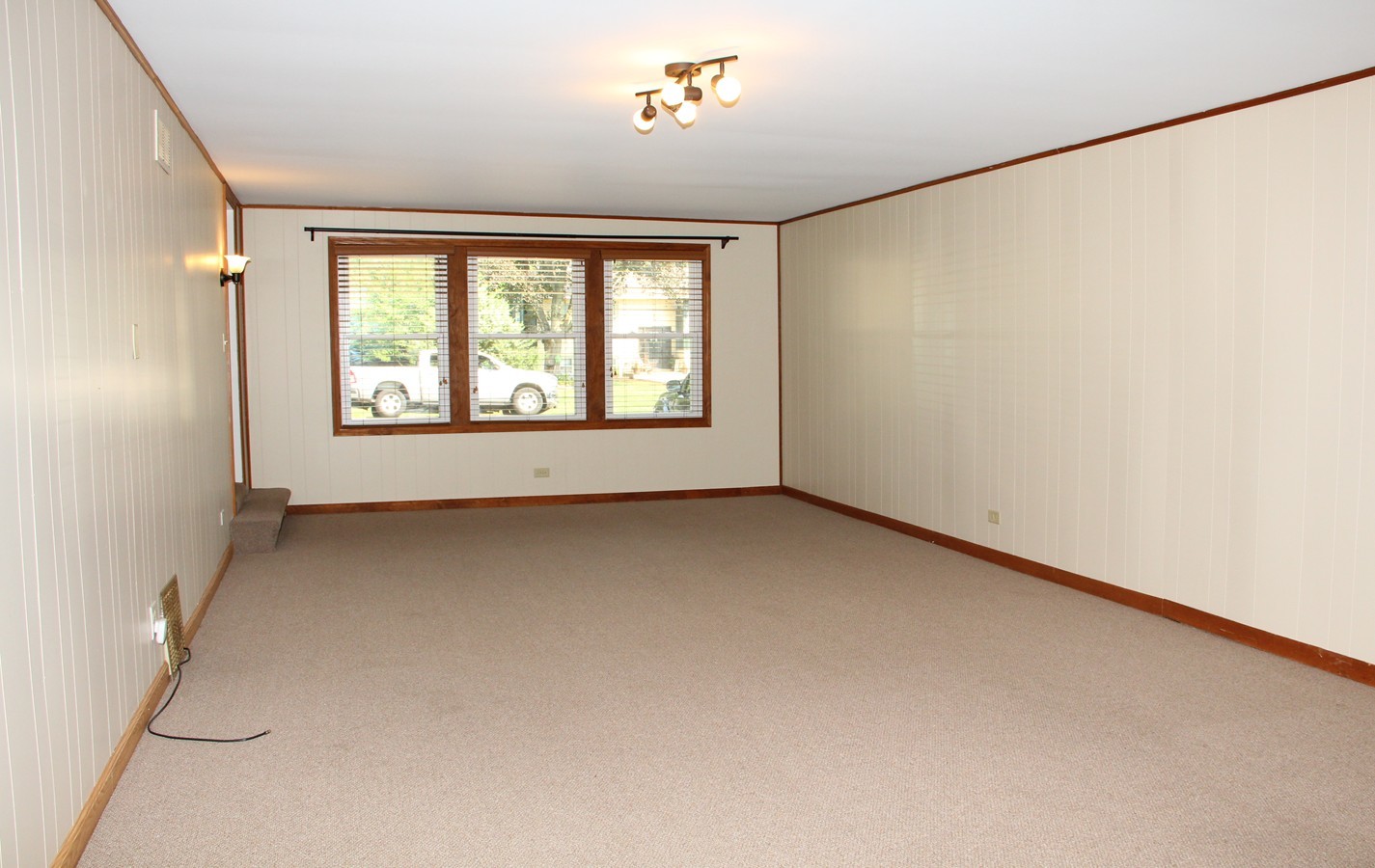 121 68th Street, Darien, IL 60561