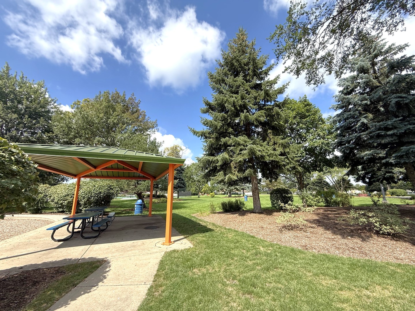 8748 N Olcott Avenue, Niles, IL 60714
