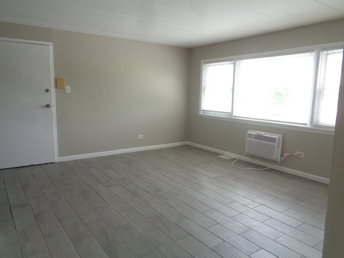 10805 S LLOYD Drive #8, Worth, IL 60482